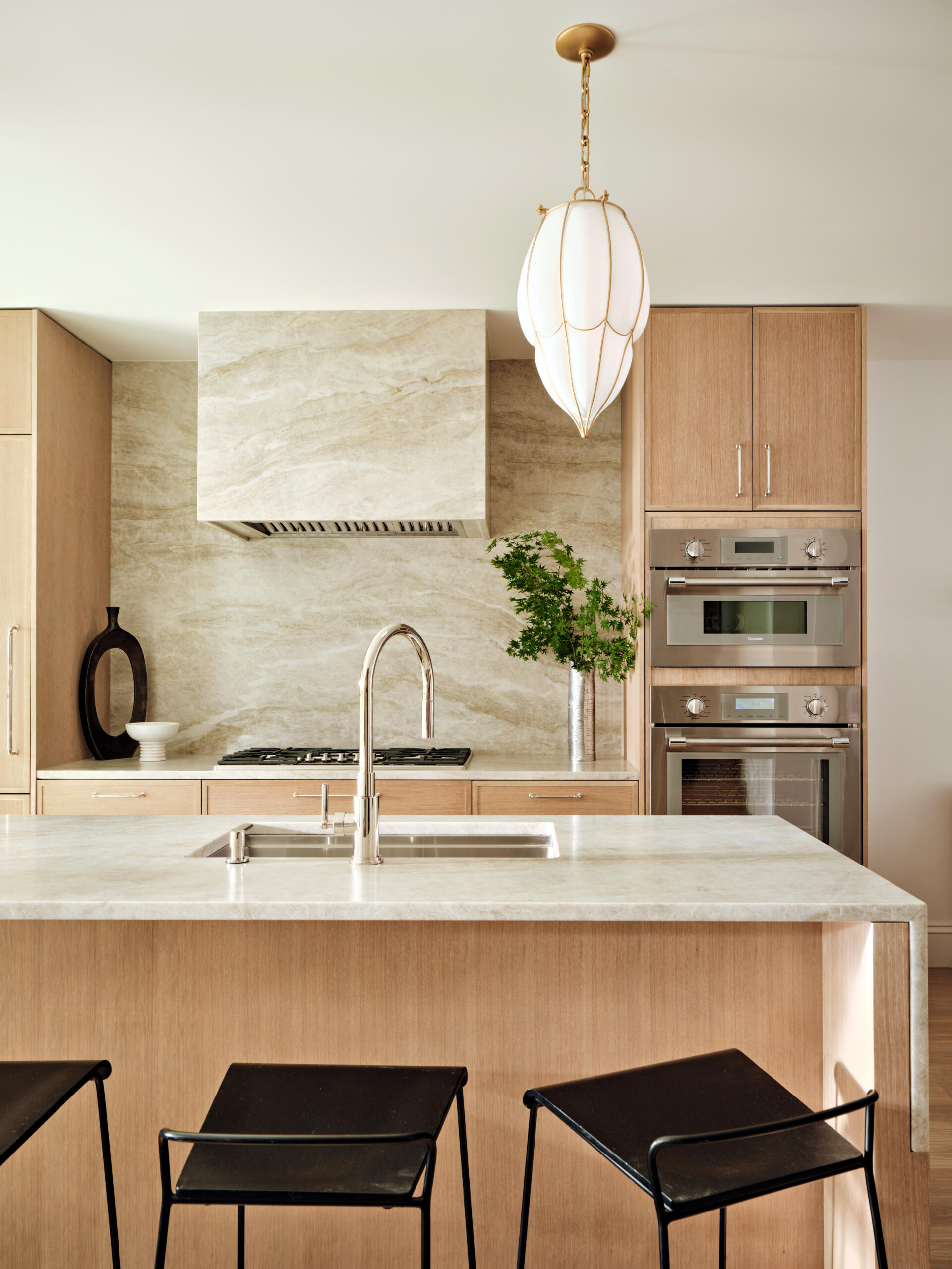 Modern Kitchen in Warm Neutral Tones