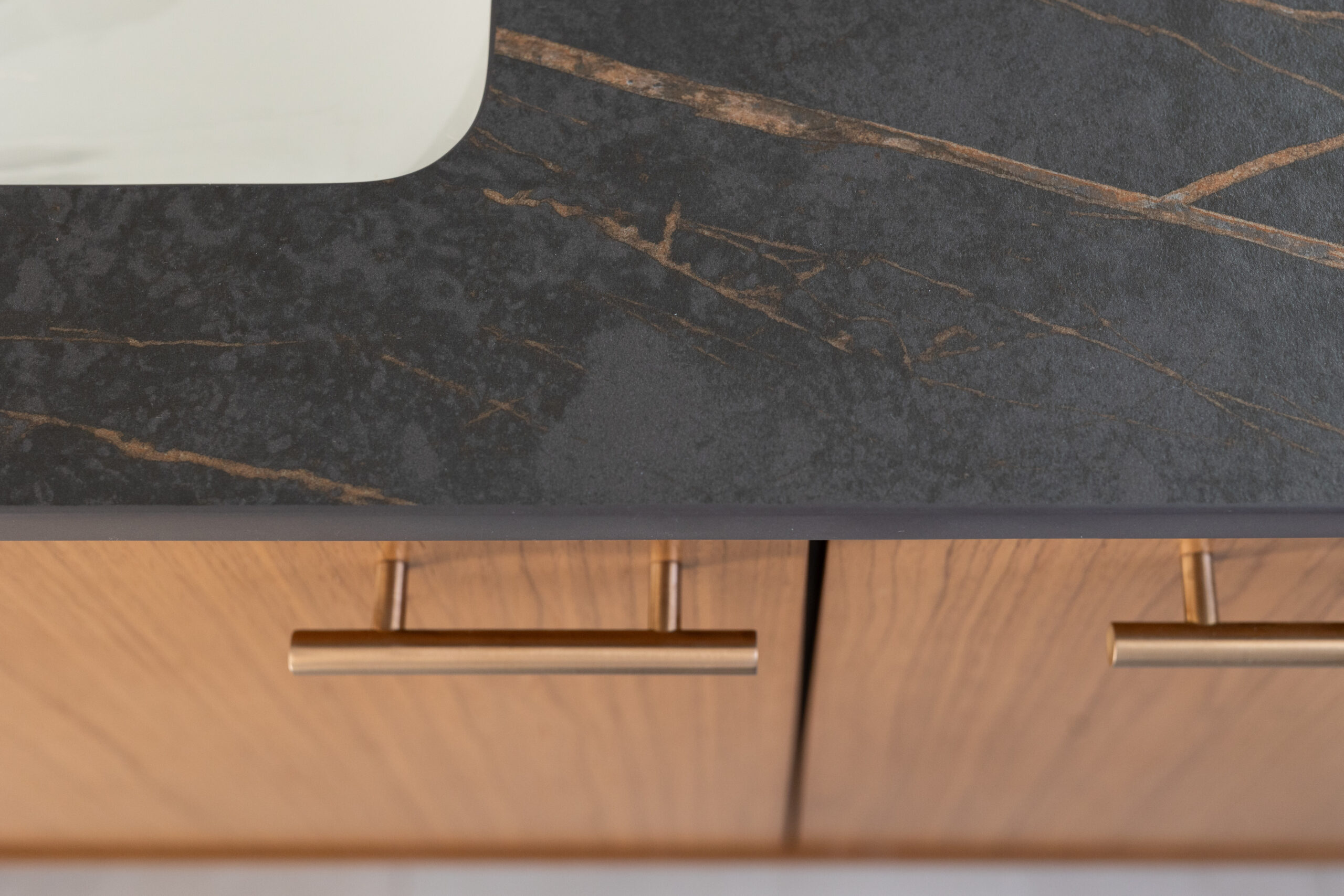 Modern Warm Bath with Bold Stone Accents