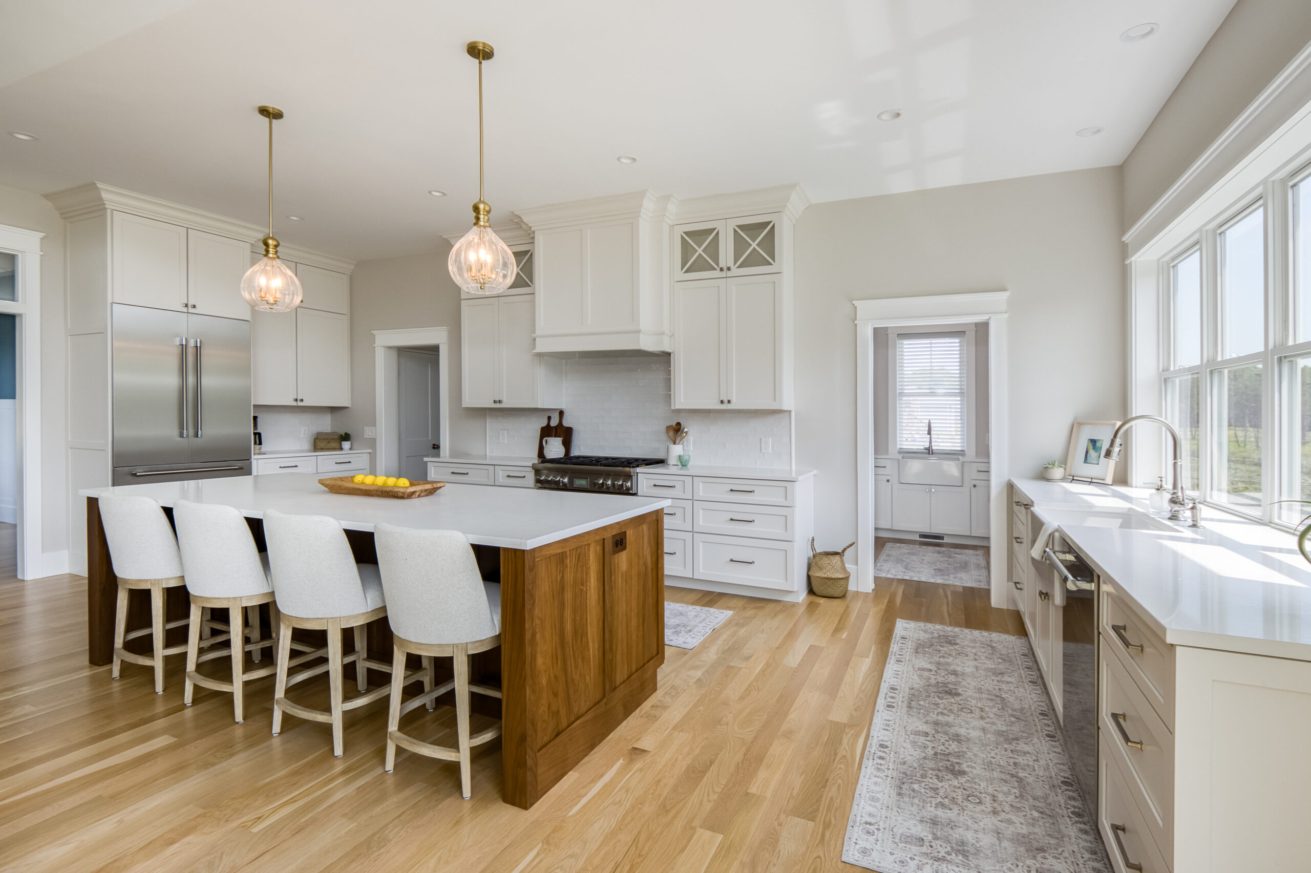 Bright & Classic Kitchen