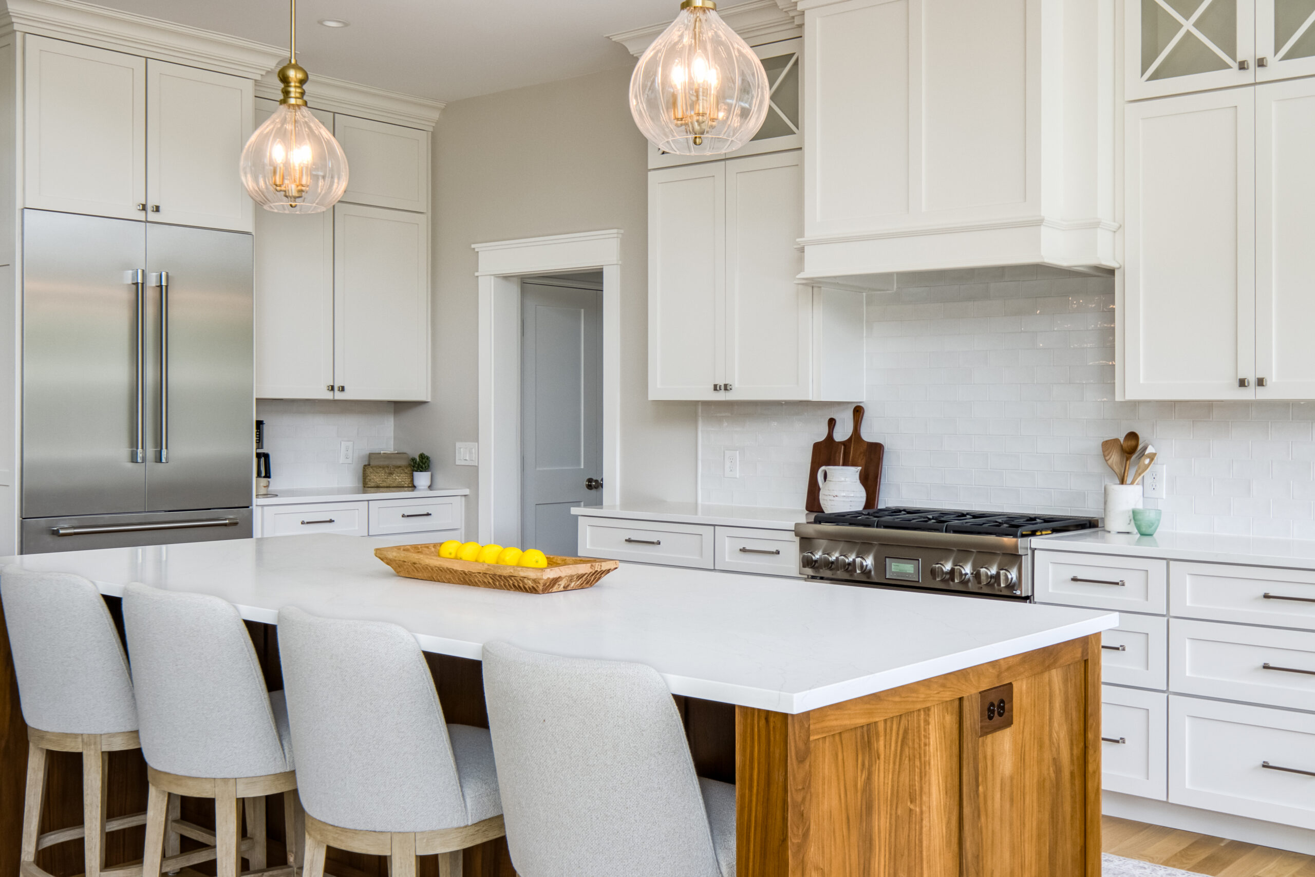 Bright & Classic Kitchen