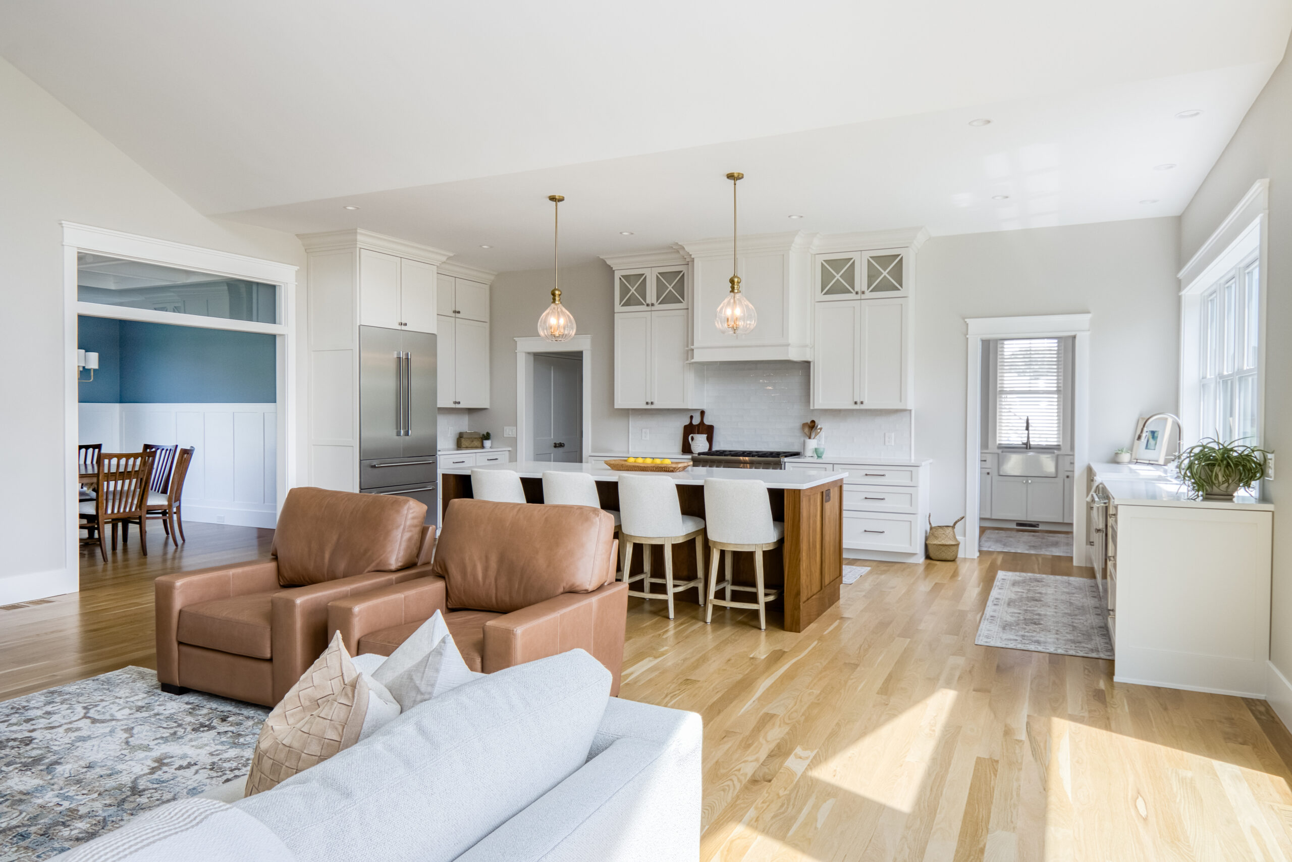 Bright & Classic Kitchen