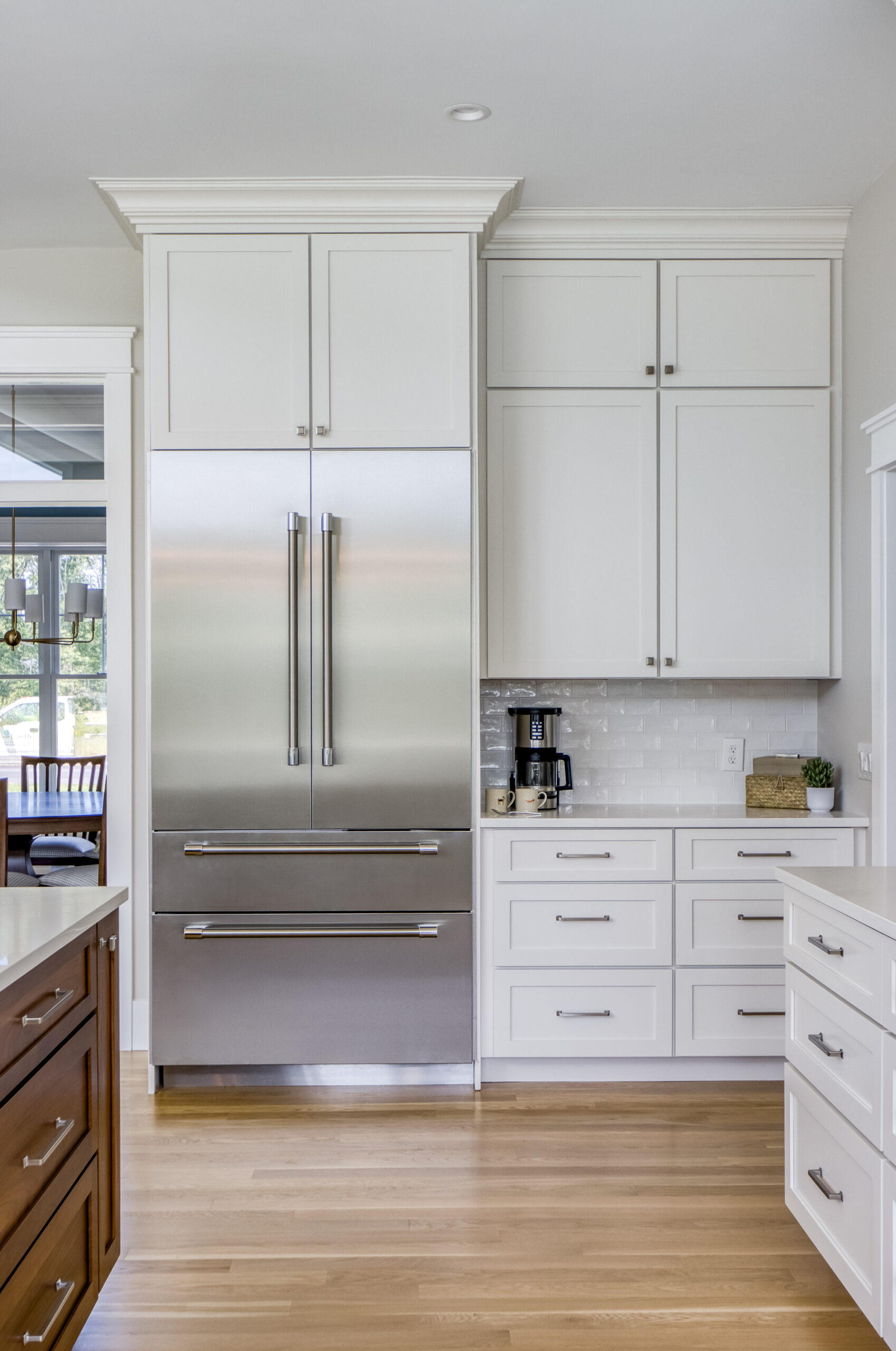 Bright & Classic Kitchen