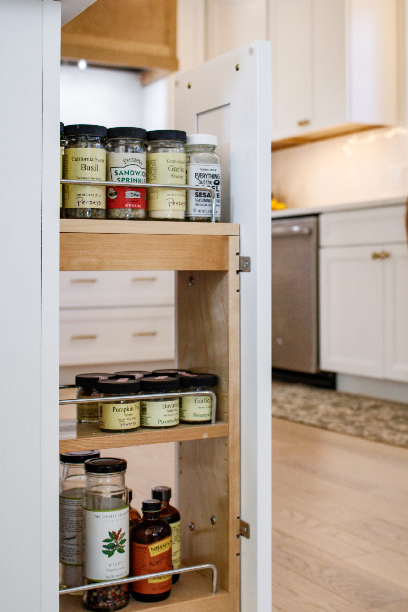 Bright & Timeless Transitional Kitchen