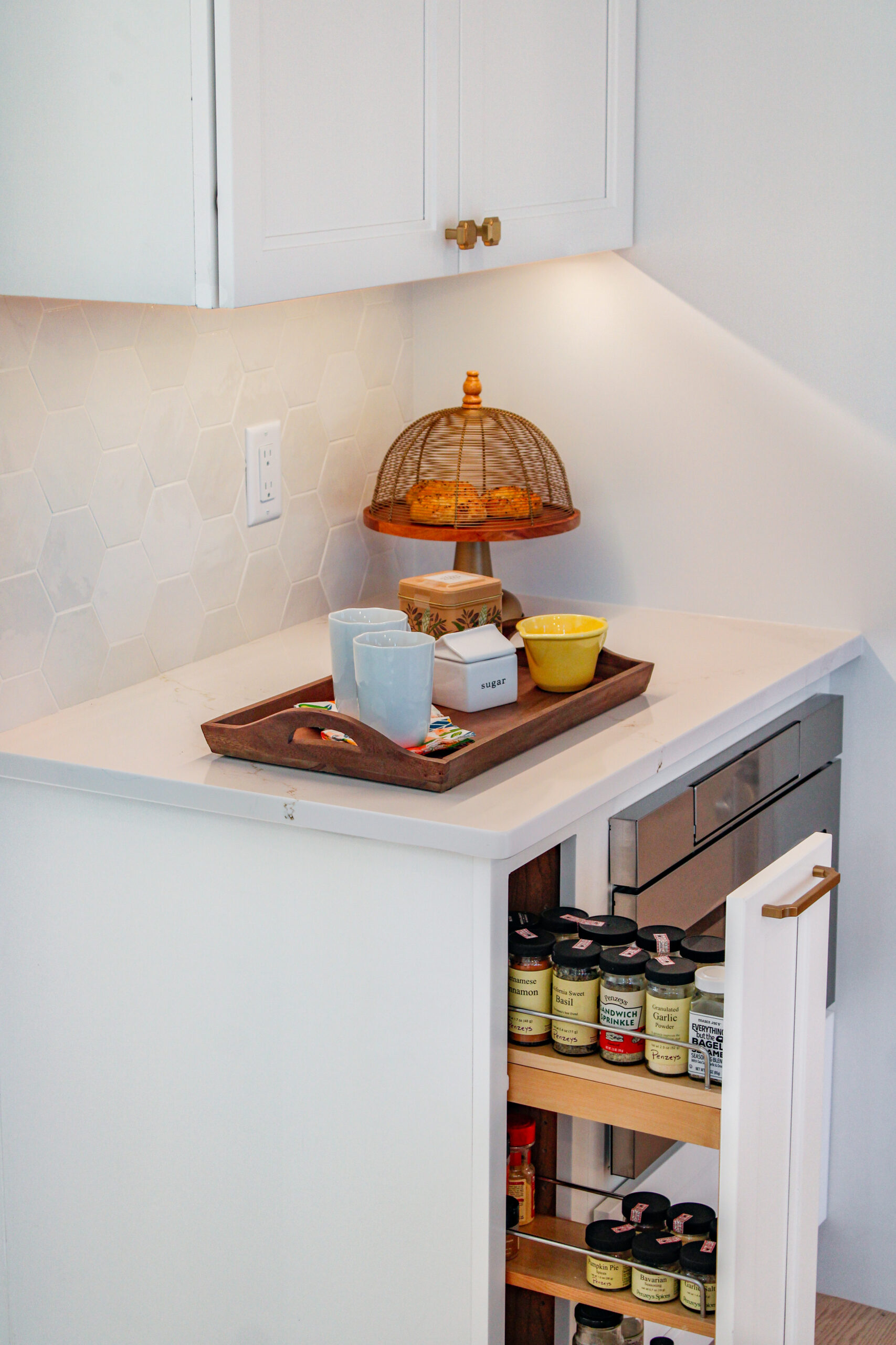 Bright & Timeless Transitional Kitchen