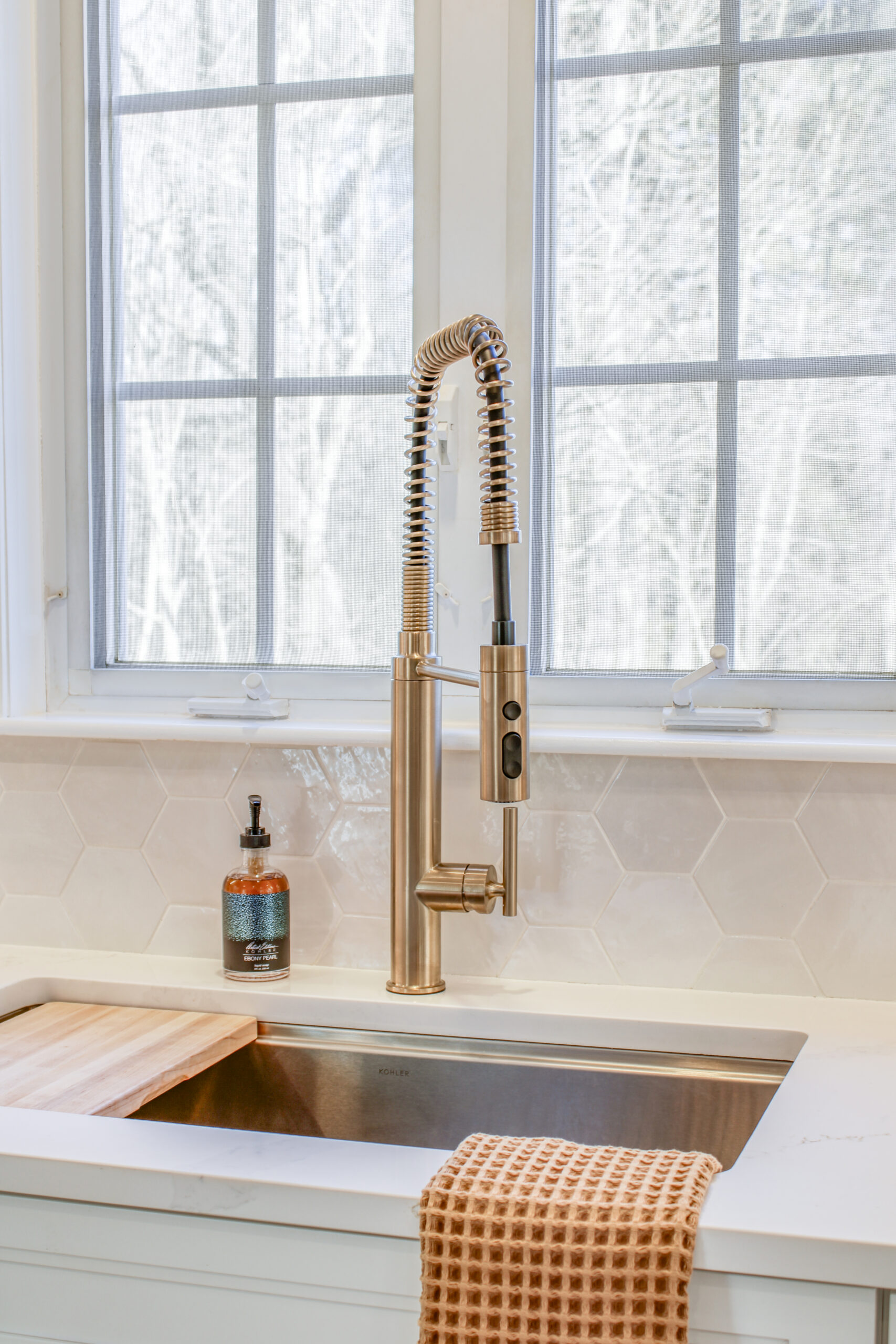 Bright & Timeless Transitional Kitchen