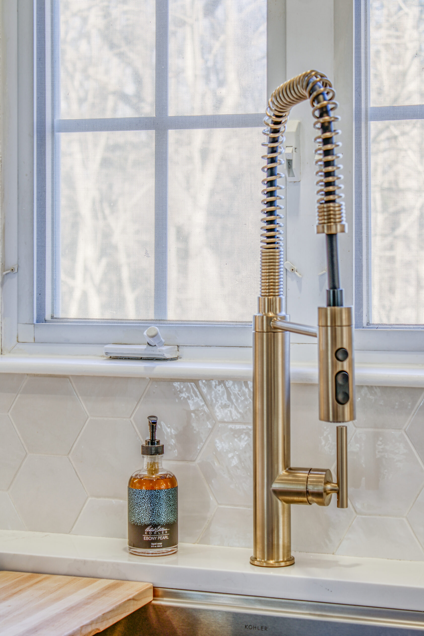 Bright & Timeless Transitional Kitchen