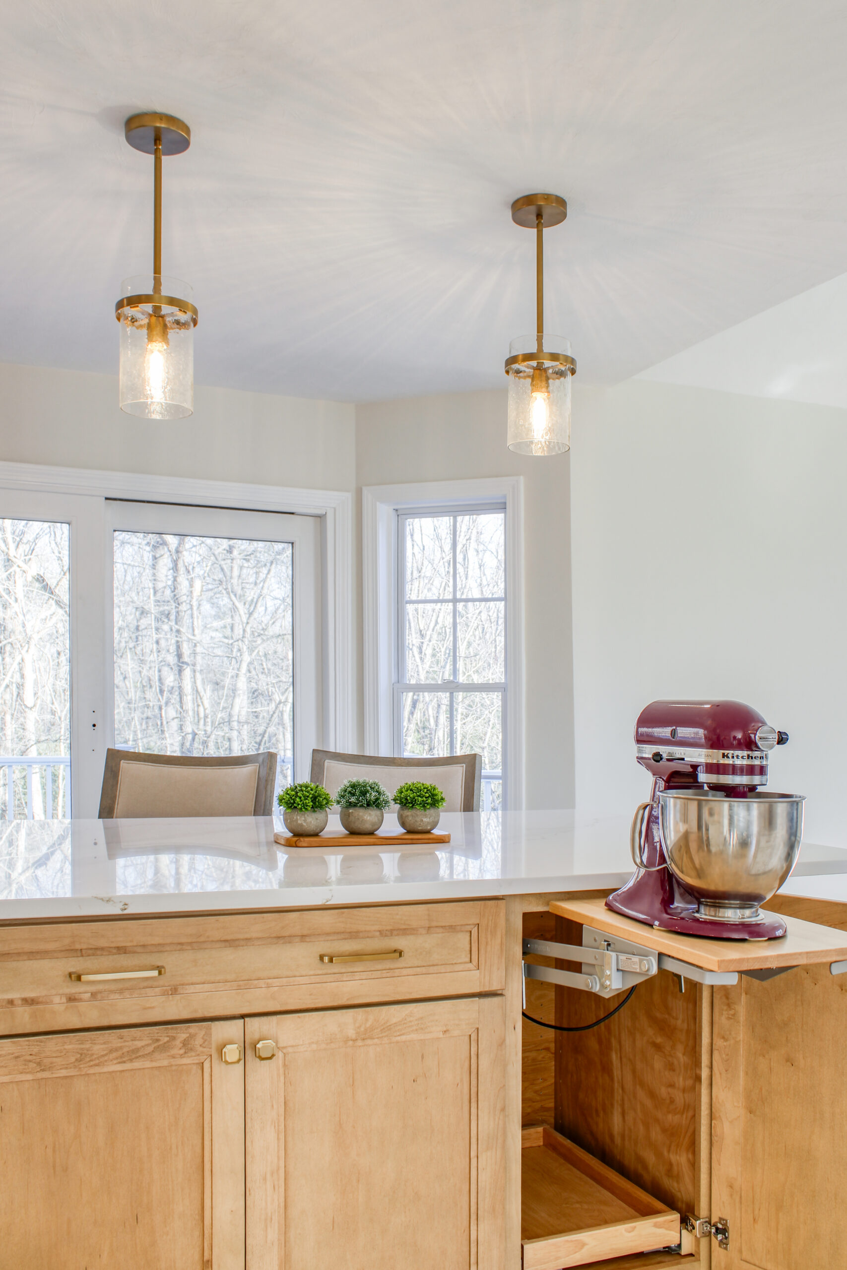 Bright & Timeless Transitional Kitchen