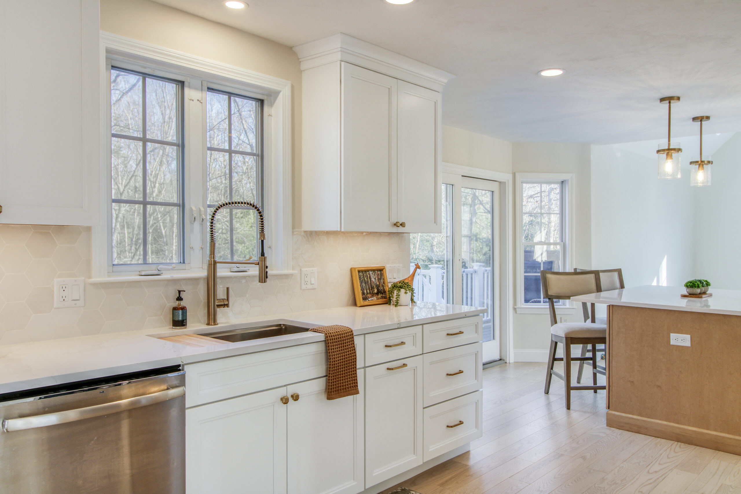 Bright & Timeless Transitional Kitchen