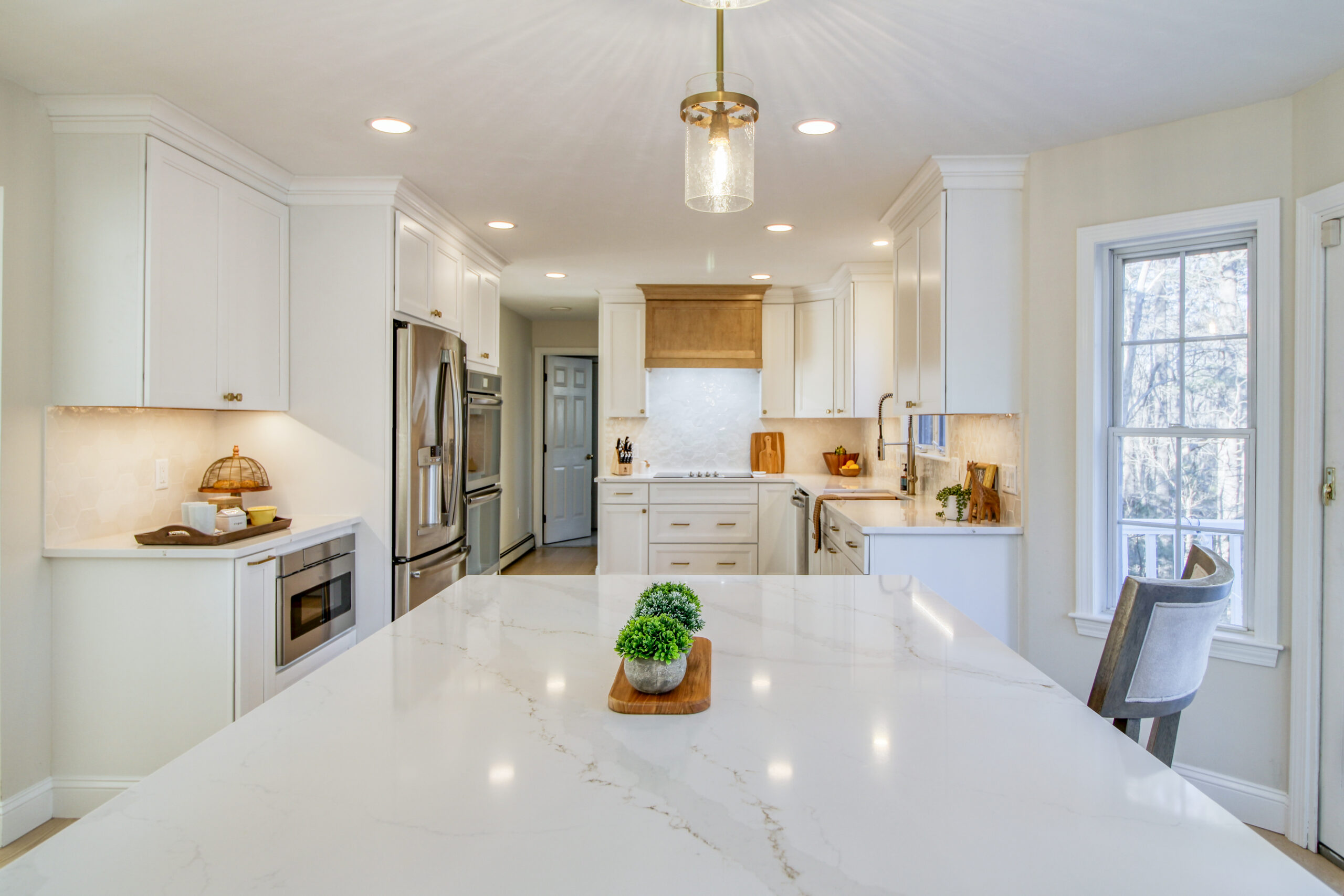 Bright & Timeless Transitional Kitchen