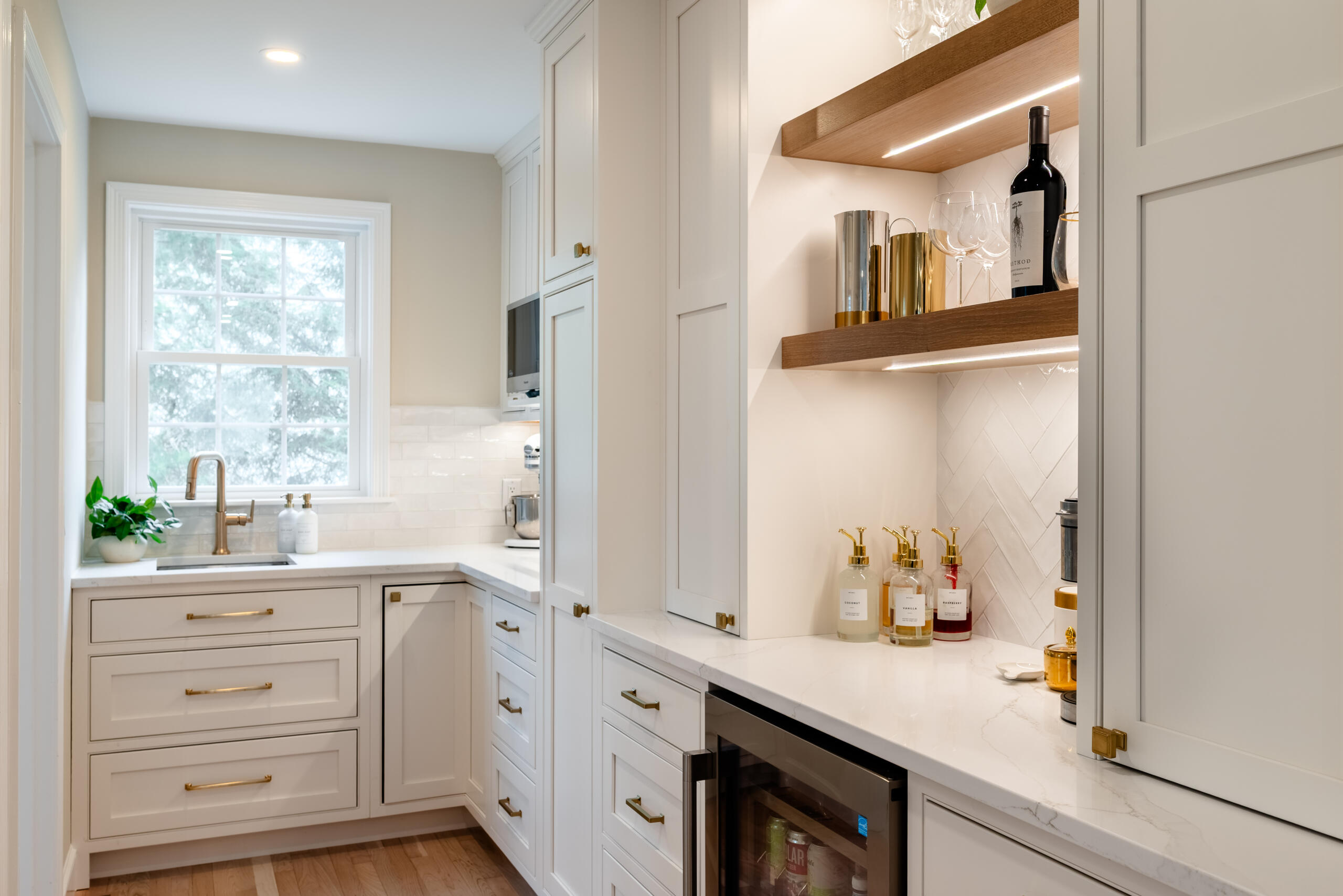 Entertainer’s Transitional Kitchen