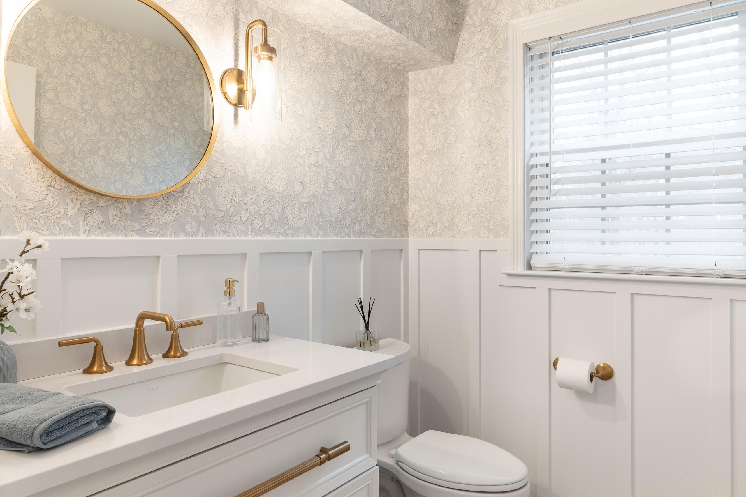 Refined & Elegant Powder Bath