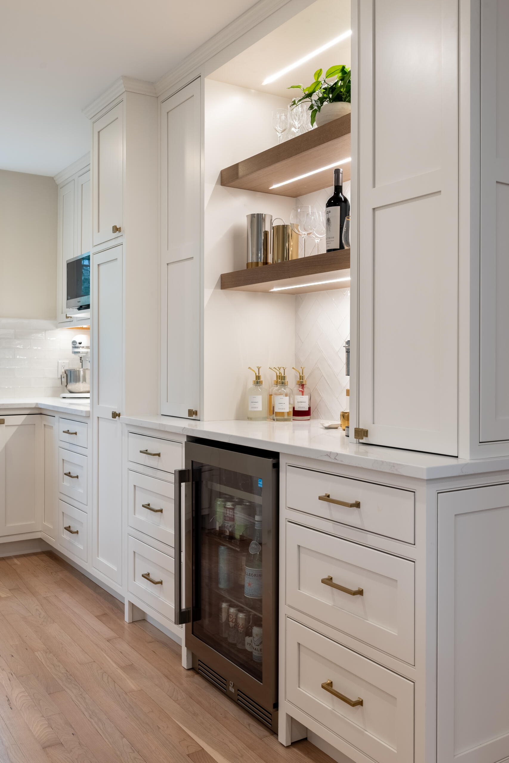 Entertainer’s Transitional Kitchen