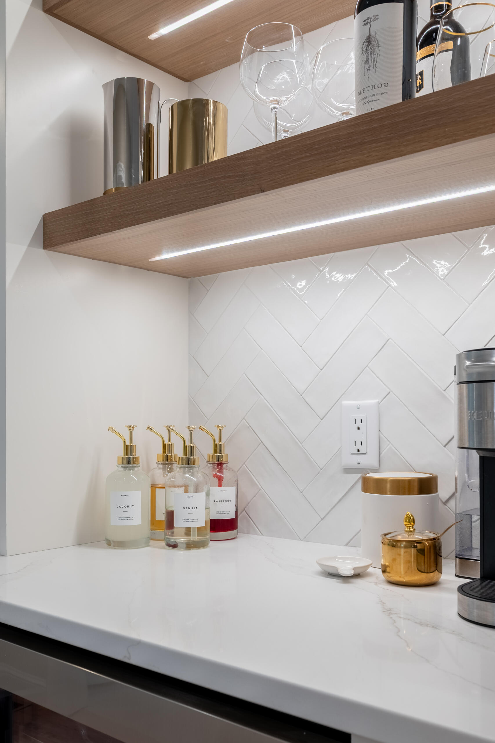 Entertainer’s Transitional Kitchen