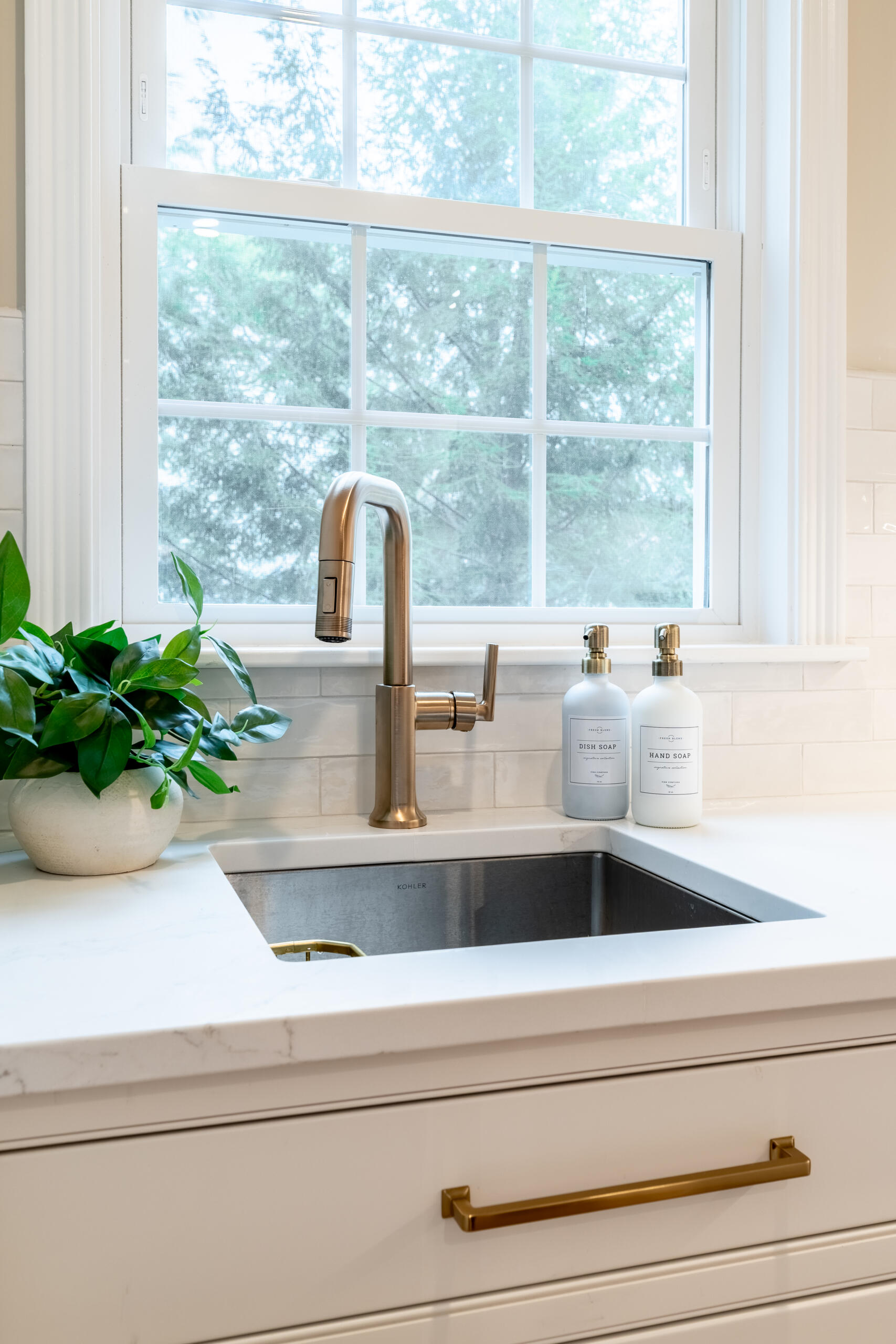 Entertainer’s Transitional Kitchen