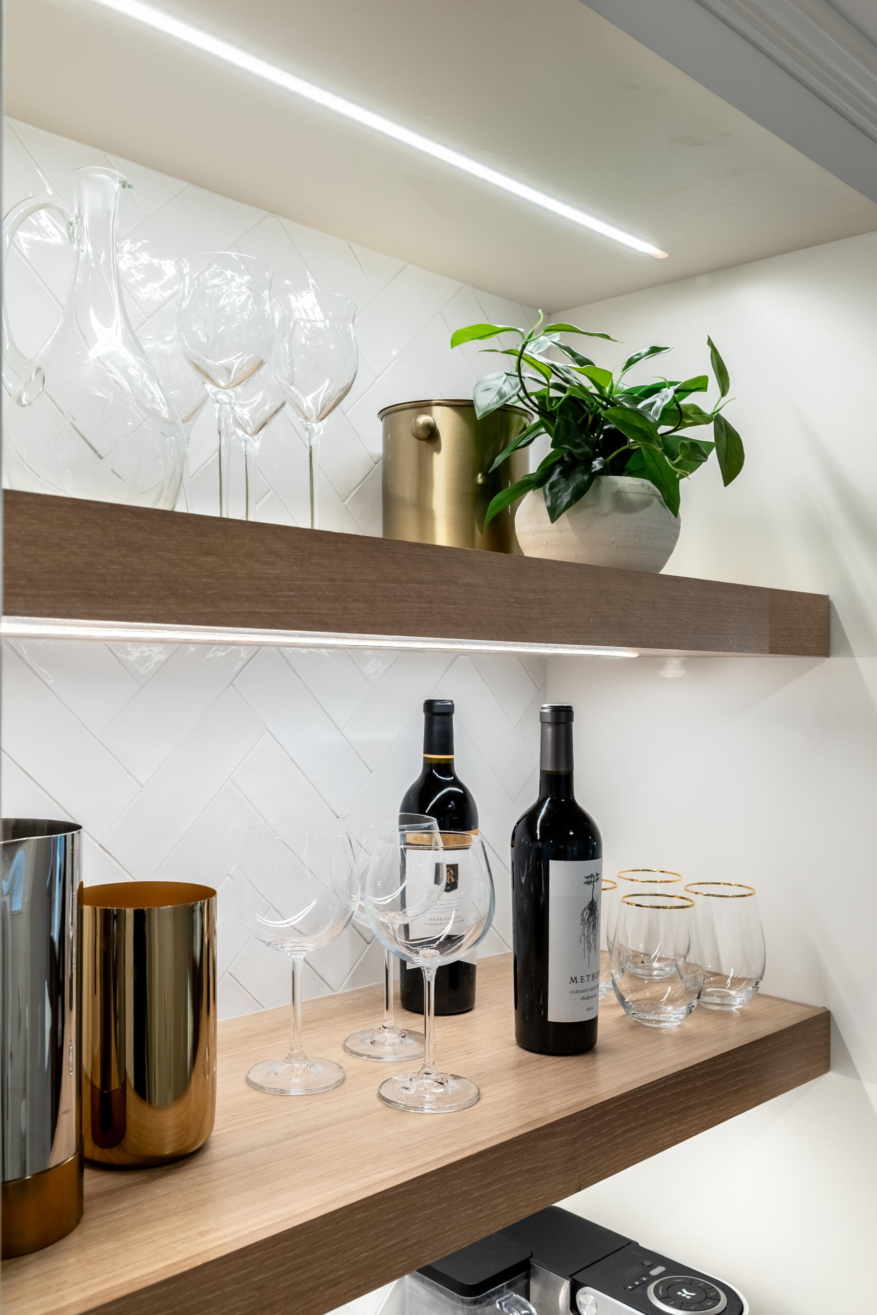 Entertainer’s Transitional Kitchen