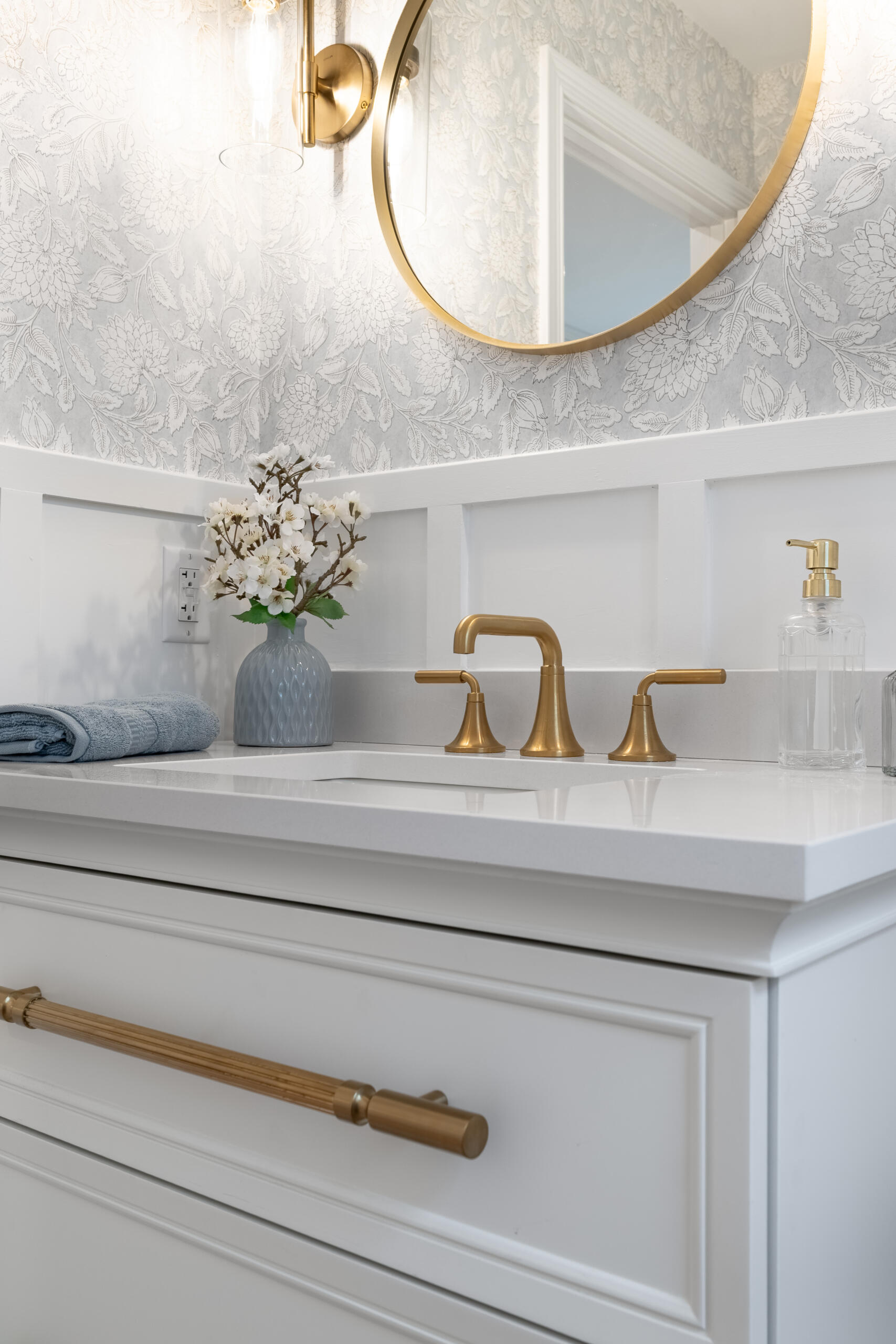 Refined & Elegant Powder Bath