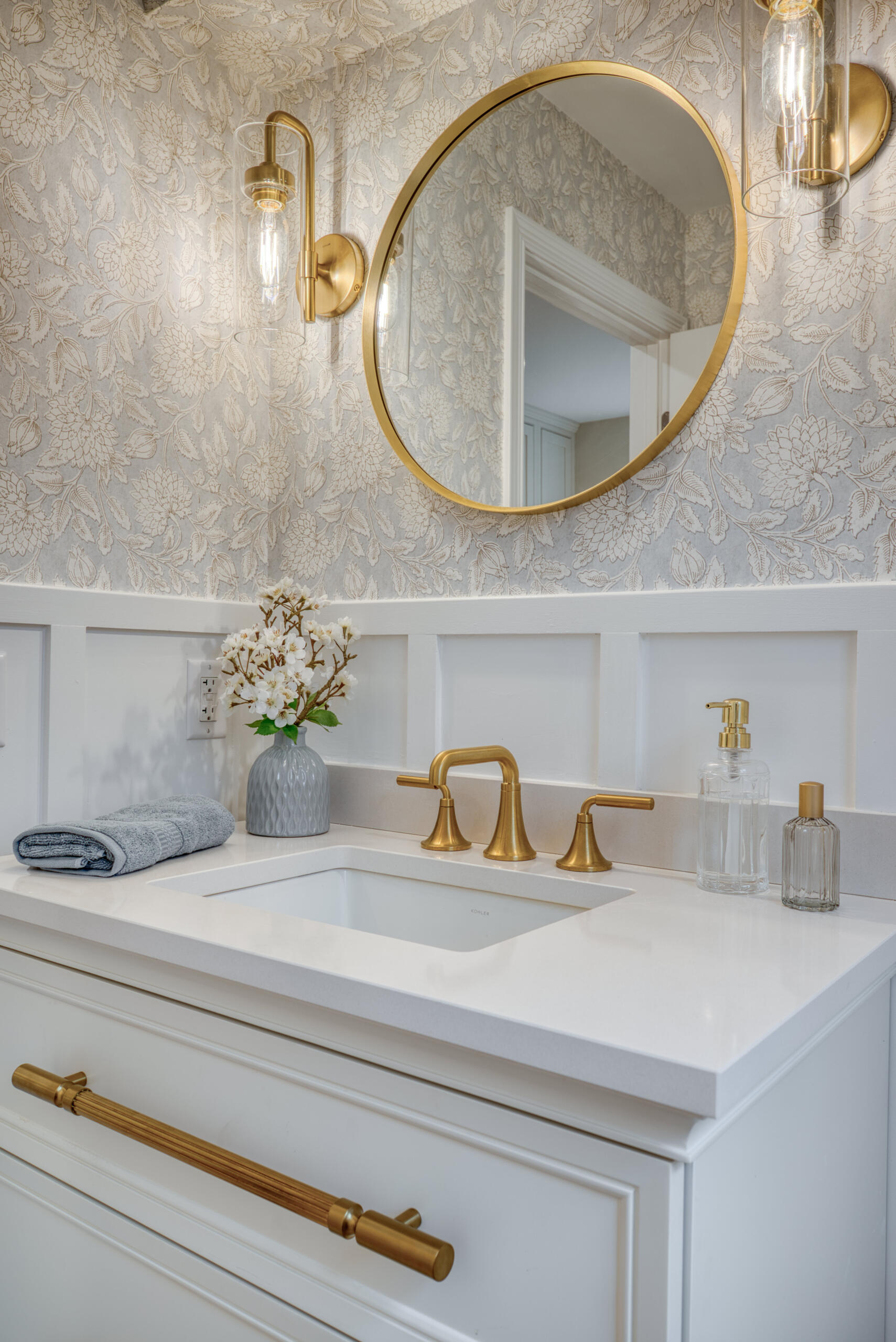 Refined & Elegant Powder Bath