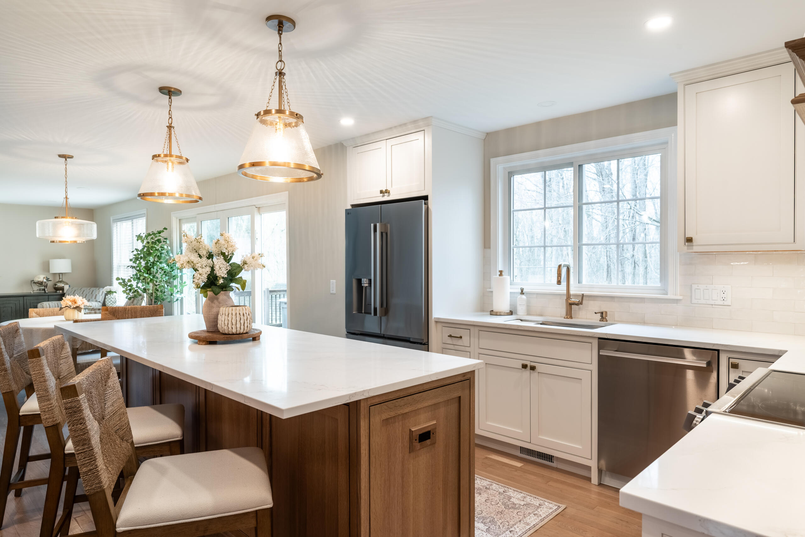 Entertainer’s Transitional Kitchen