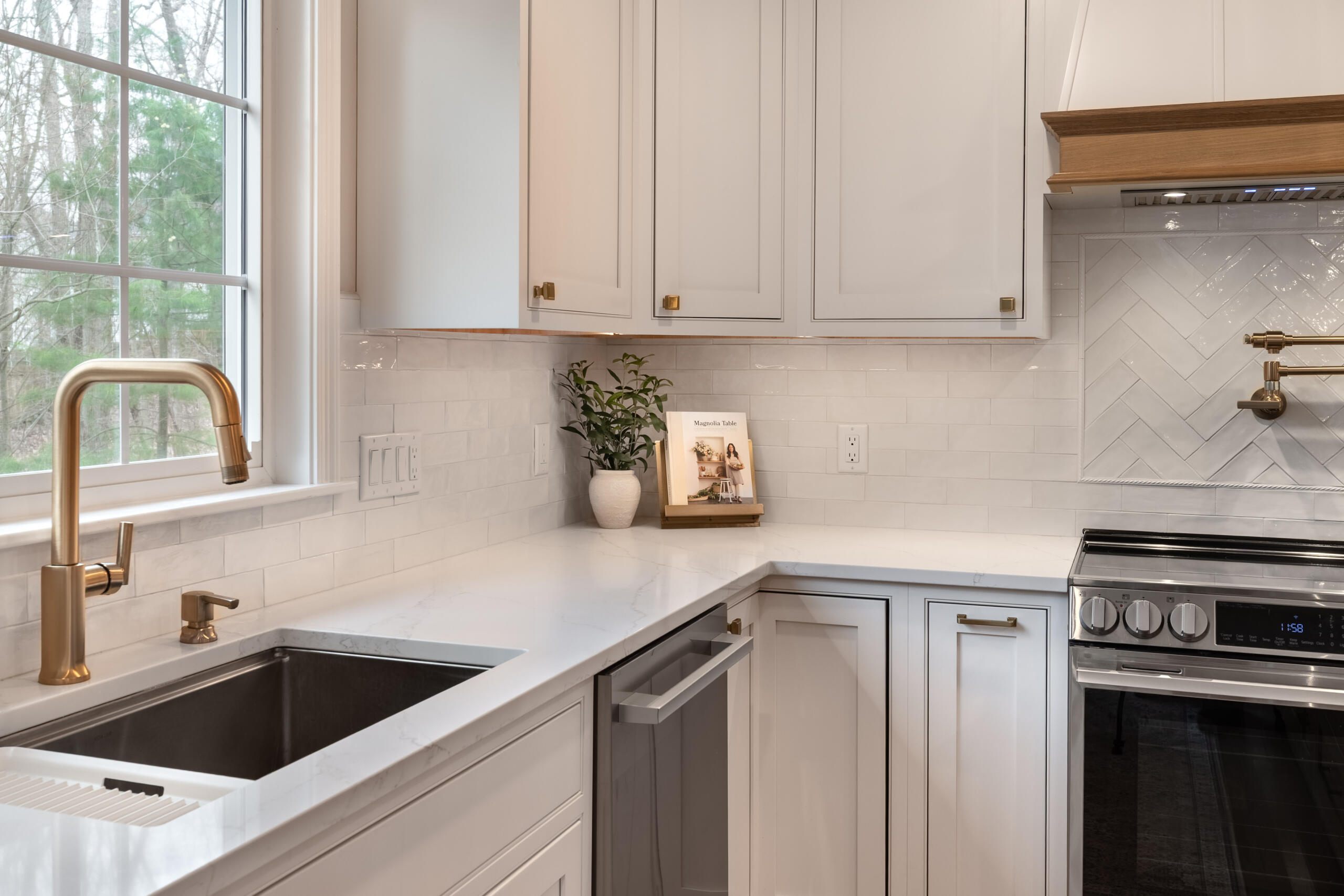 Entertainer’s Transitional Kitchen