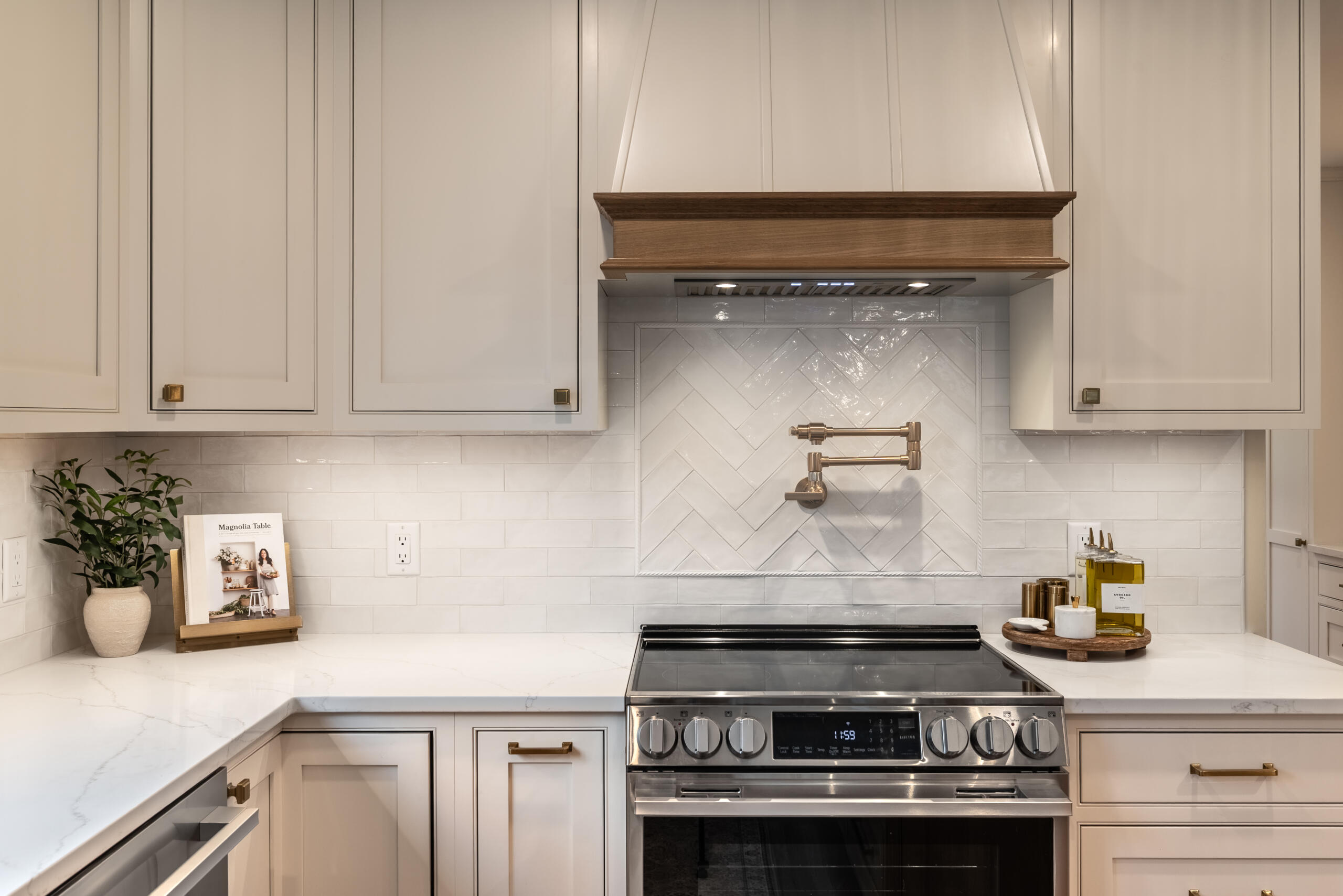 Entertainer’s Transitional Kitchen