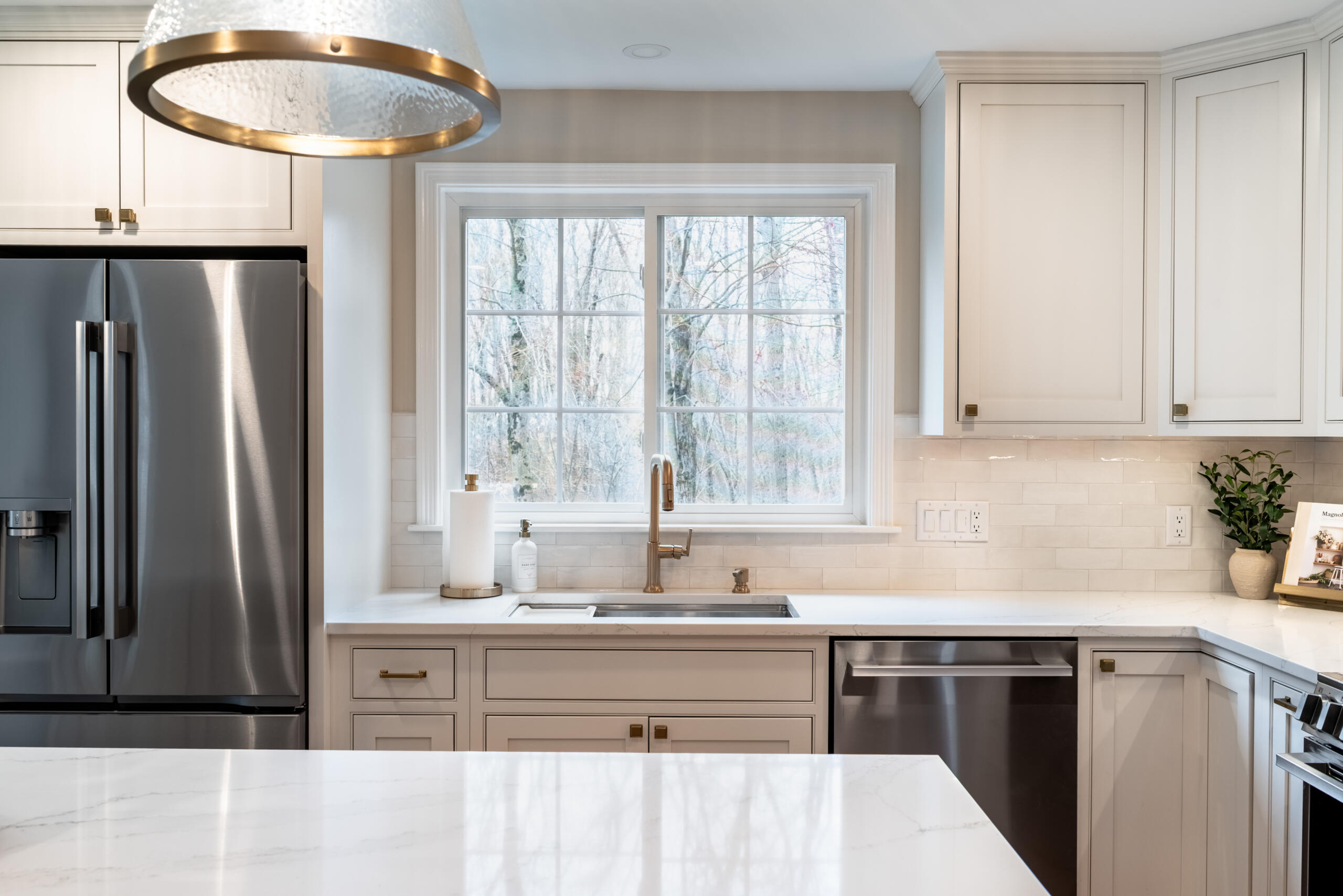 Entertainer’s Transitional Kitchen