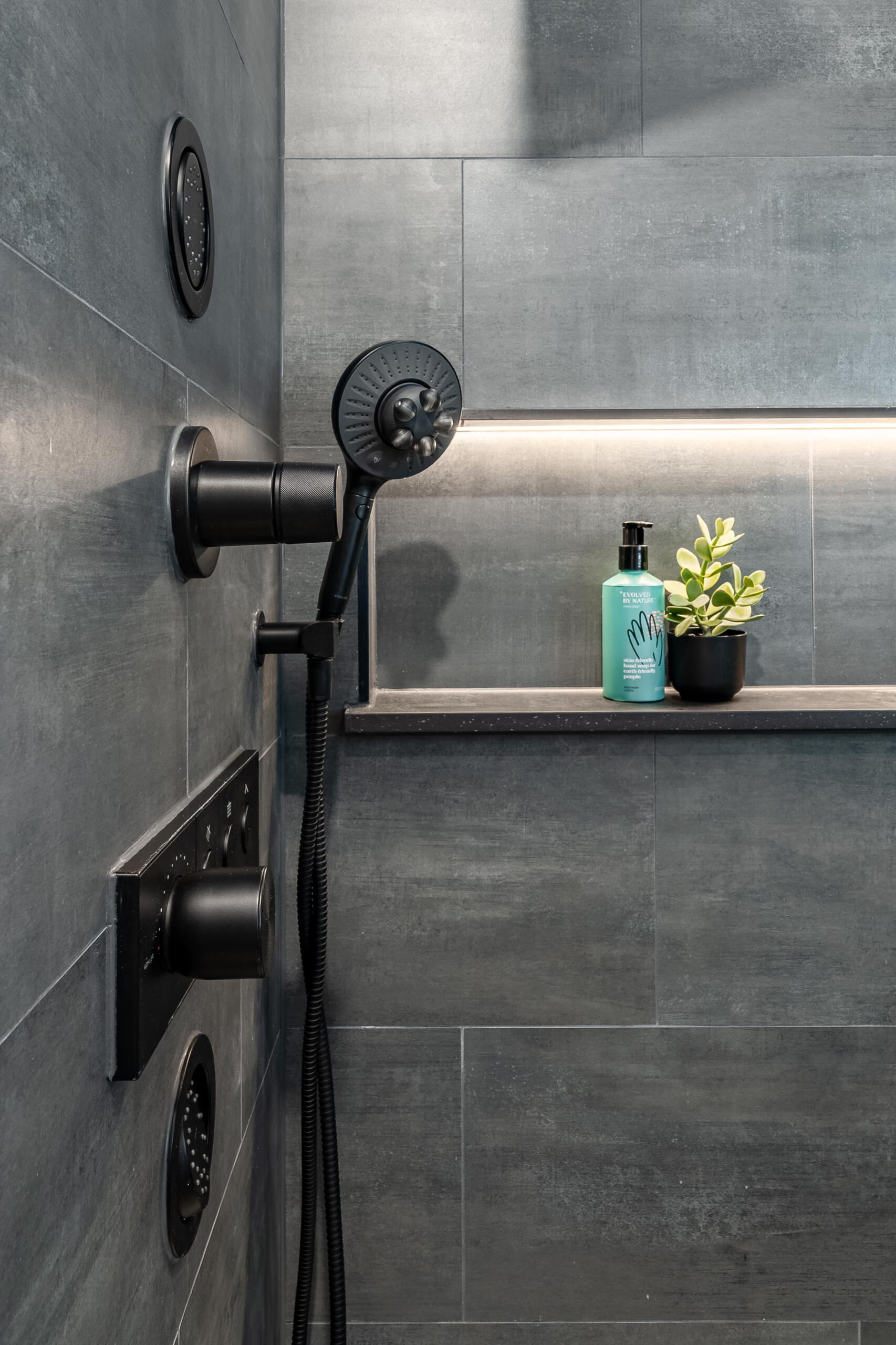 Modern Sculpted Retreat