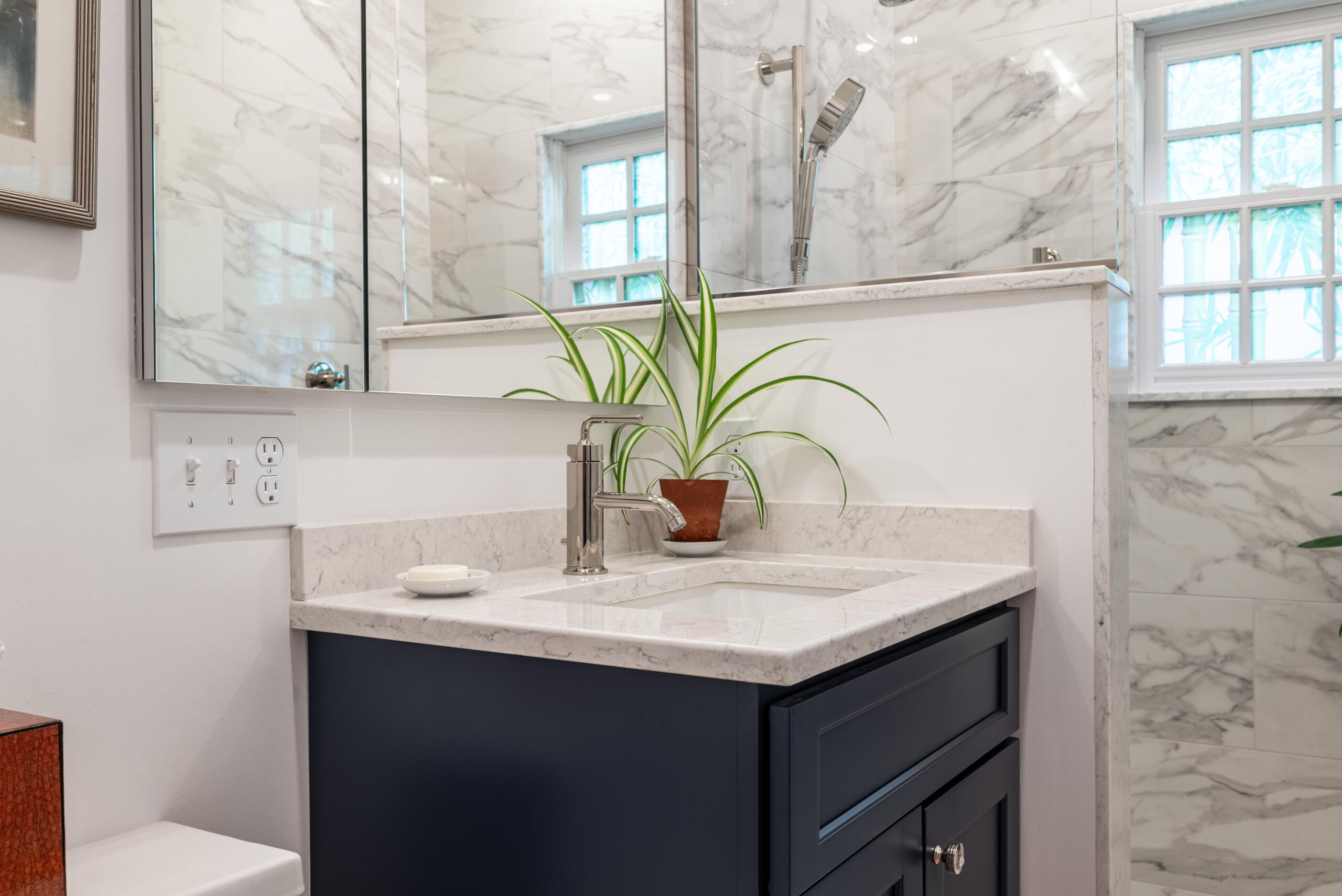 Airy Marble Bath