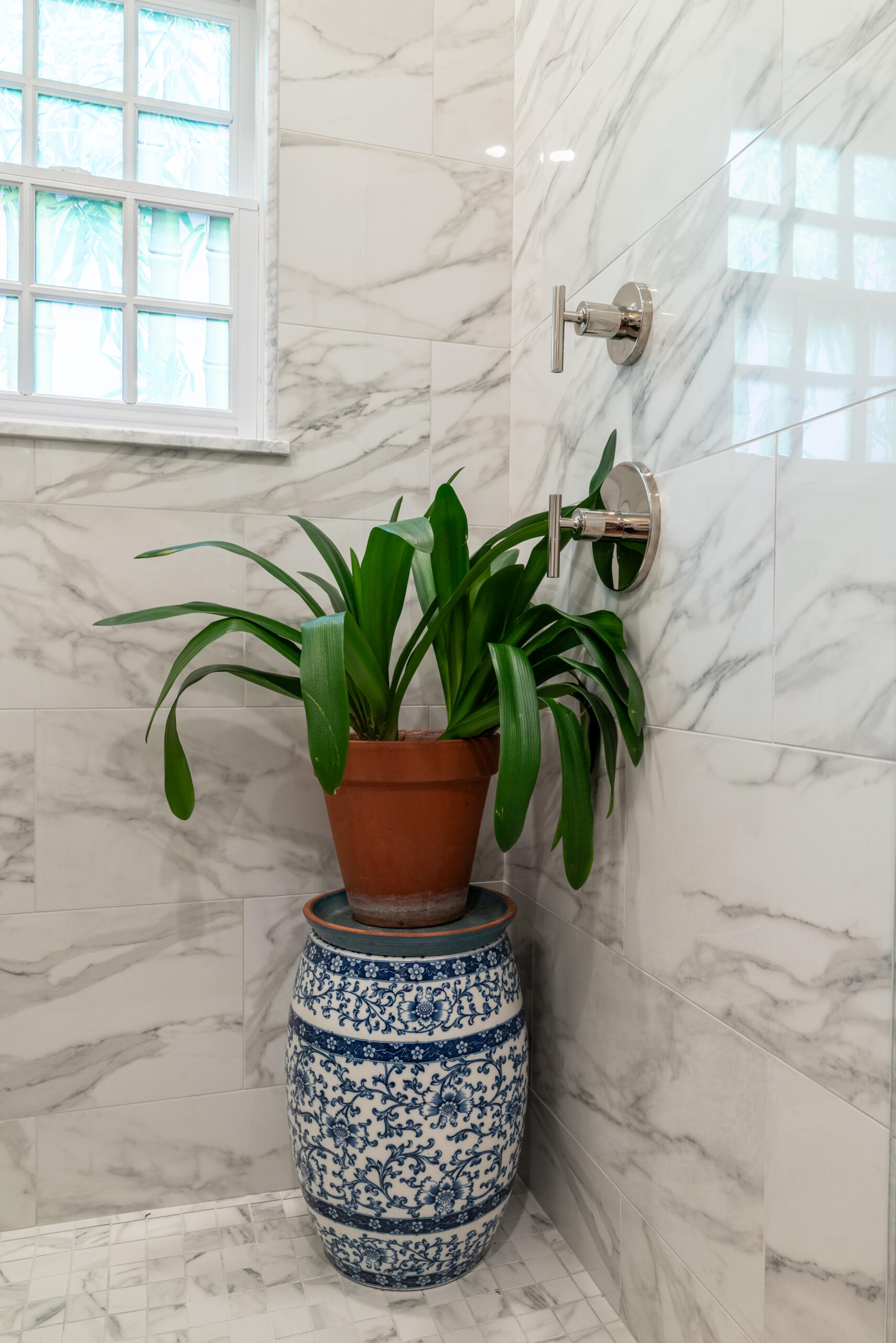 Airy Marble Bath