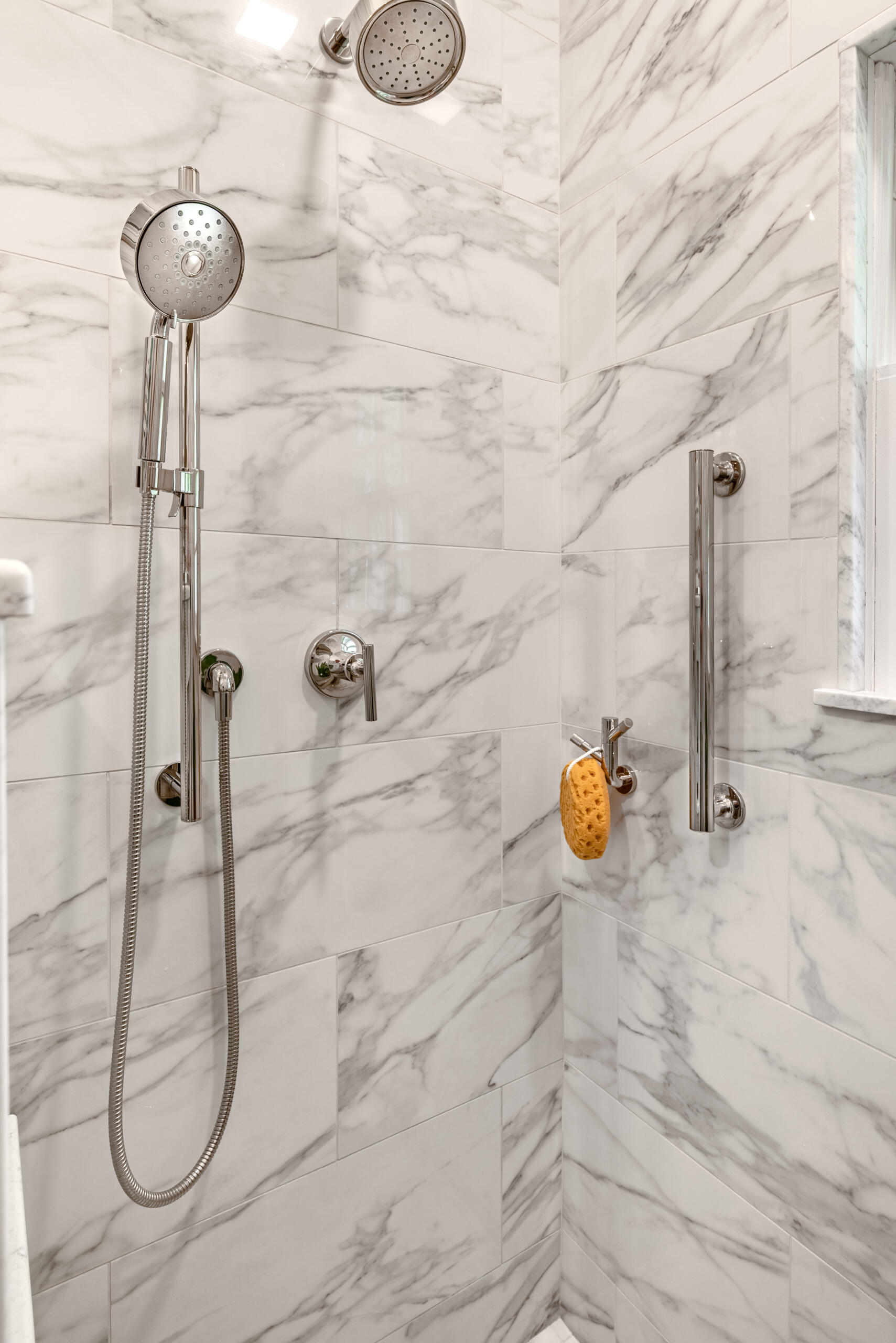 Airy Marble Bath